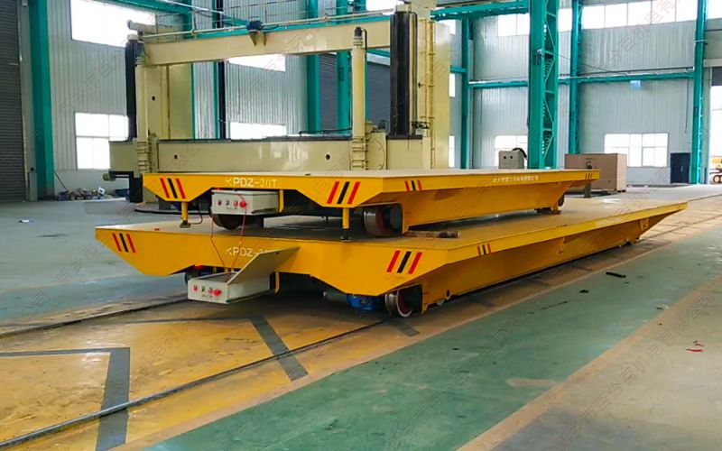 在選用軌道平板車和無(wú)軌平板車方面，工廠該如何取舍呢