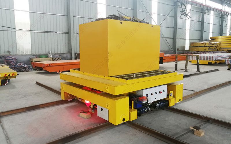 交叉軌道RGV小車是一種有效、穩(wěn)定、靈活的工廠轉(zhuǎn)運工具