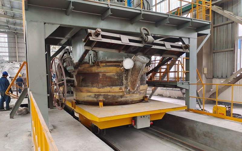 相對(duì)于無(wú)軌電動(dòng)平車，為什么冶煉鑄造行業(yè)更加傾向選擇使用有軌電動(dòng)平車