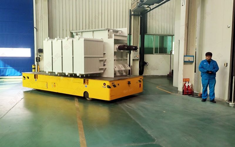 工廠內(nèi)部轉(zhuǎn)運(yùn)革新：駕駛型電動平板車 vs. 遙控?zé)o軌平車，如何抉擇？