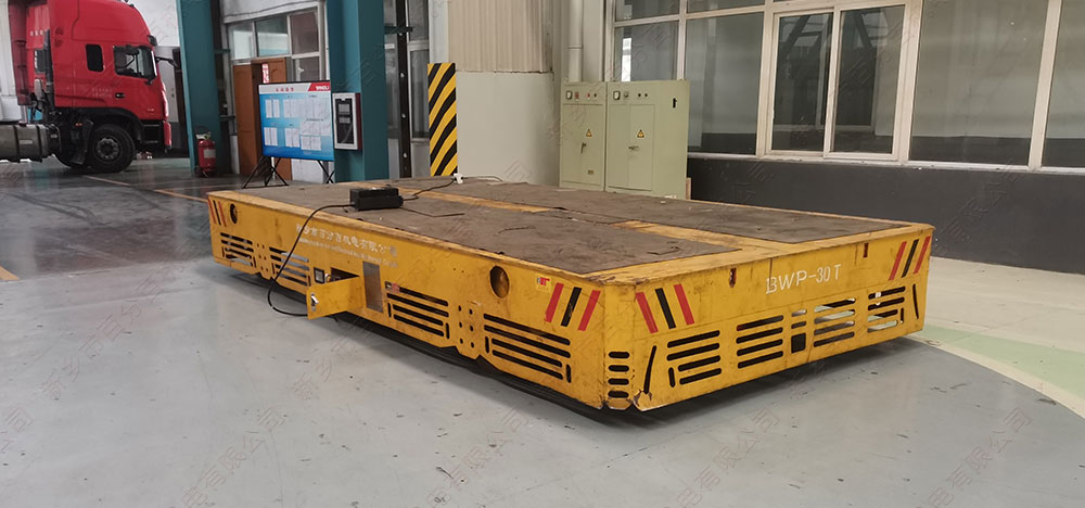 蓄電池電動(dòng)平車(chē)1